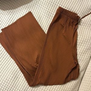 Uniqlo pleated straight pants